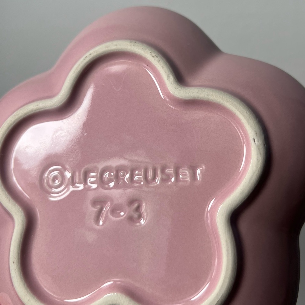 Le Creuset Stoneware Flower Petal Scalloped Trinket Dish Plate Tray - Picture 11 of 12